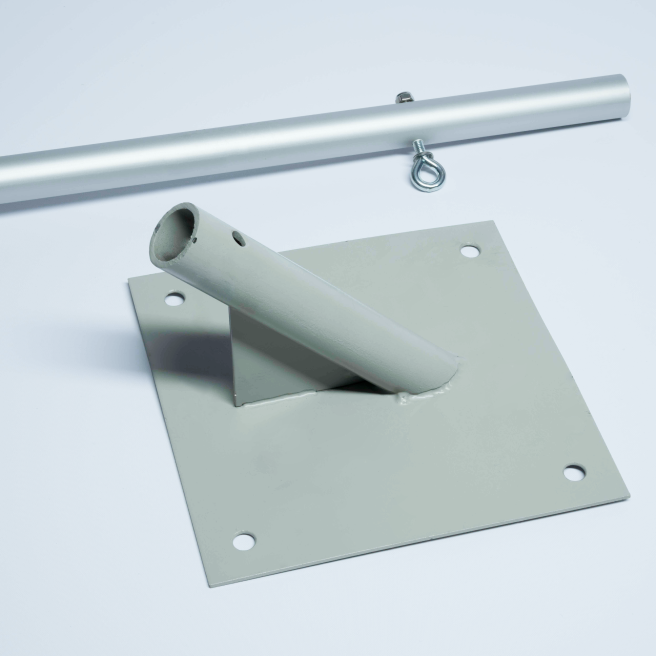 Фото основания фасадного флагштока "Бастион" для одного флага, винт-петли и древка