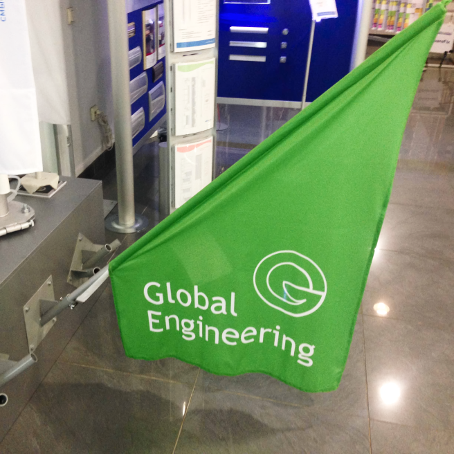 Фото образца одинарного фасадного флагштока