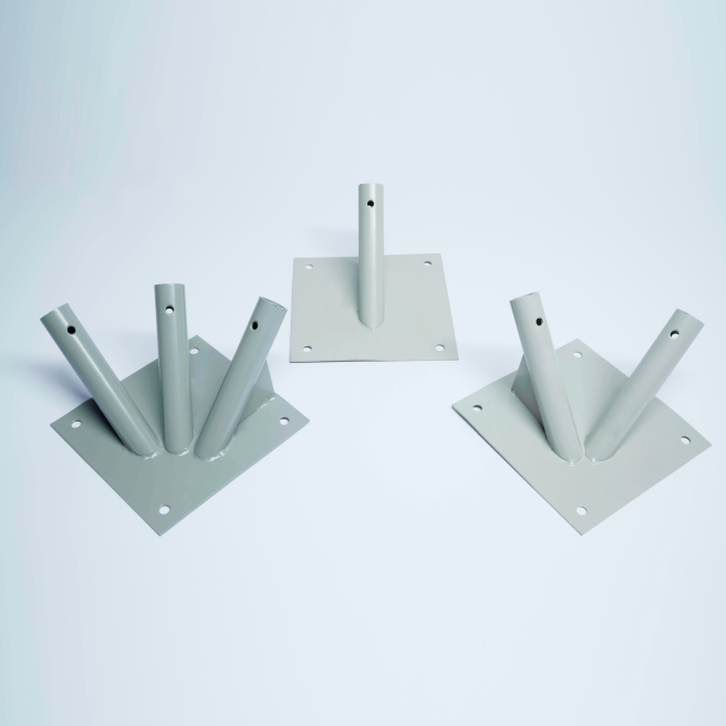 Фото оснований фасадных флагштоков на один, два и три флага