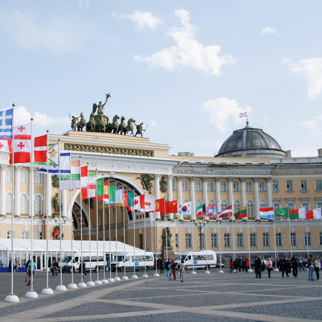 Фото уличных флагштоков высотой 6 метров в стандартной комплектации