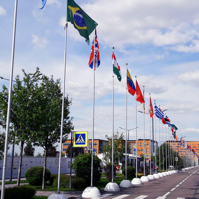 Фото уличных флагштоков "Почёт" высотой 9 метров