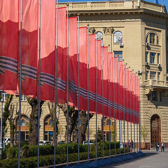 Фото уличных флагштоков высотой 8 метров в Волгограде
