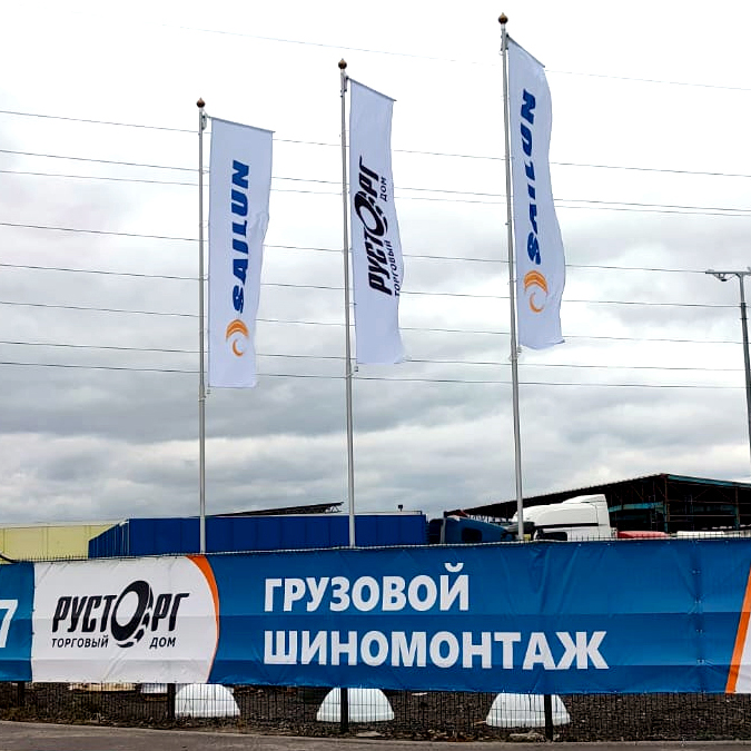 Фото уличных флагштоков с антивандальной защитой