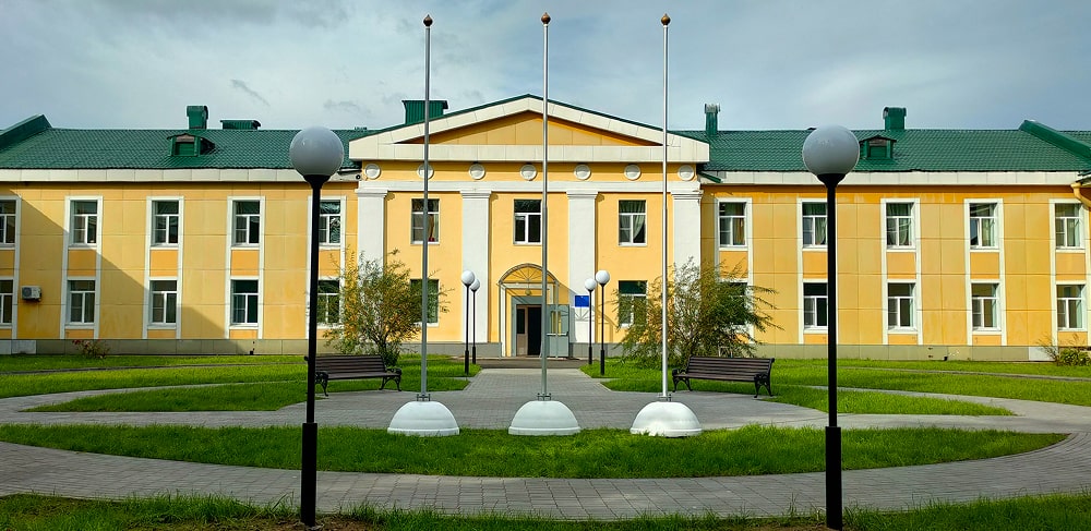 Установка флаговых конструкций в бюджетных организациях Монтаж уличных флагштоков для госучреждений