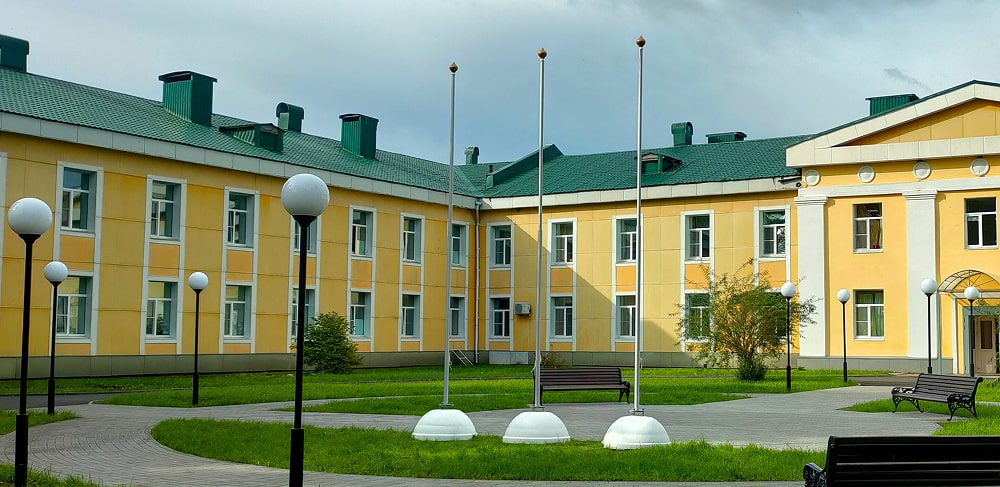 Установка флаговых конструкций в бюджетных организациях Монтаж уличных флагштоков для госучреждений