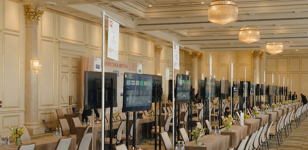 Аренда флагштоков для массовых мероприятий в Москве и Санкт-Петербурге